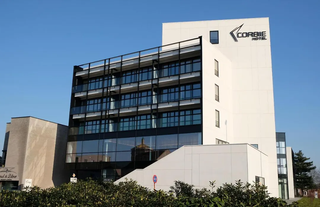 Corbie Lommel Ring-1